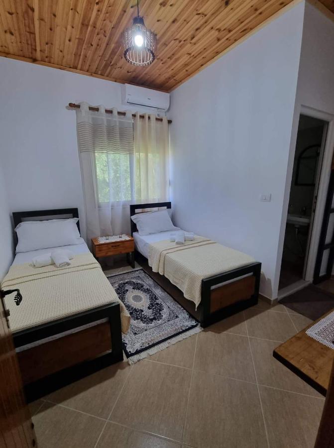 B Vishe Guest House Gjirokaster Bagian luar foto