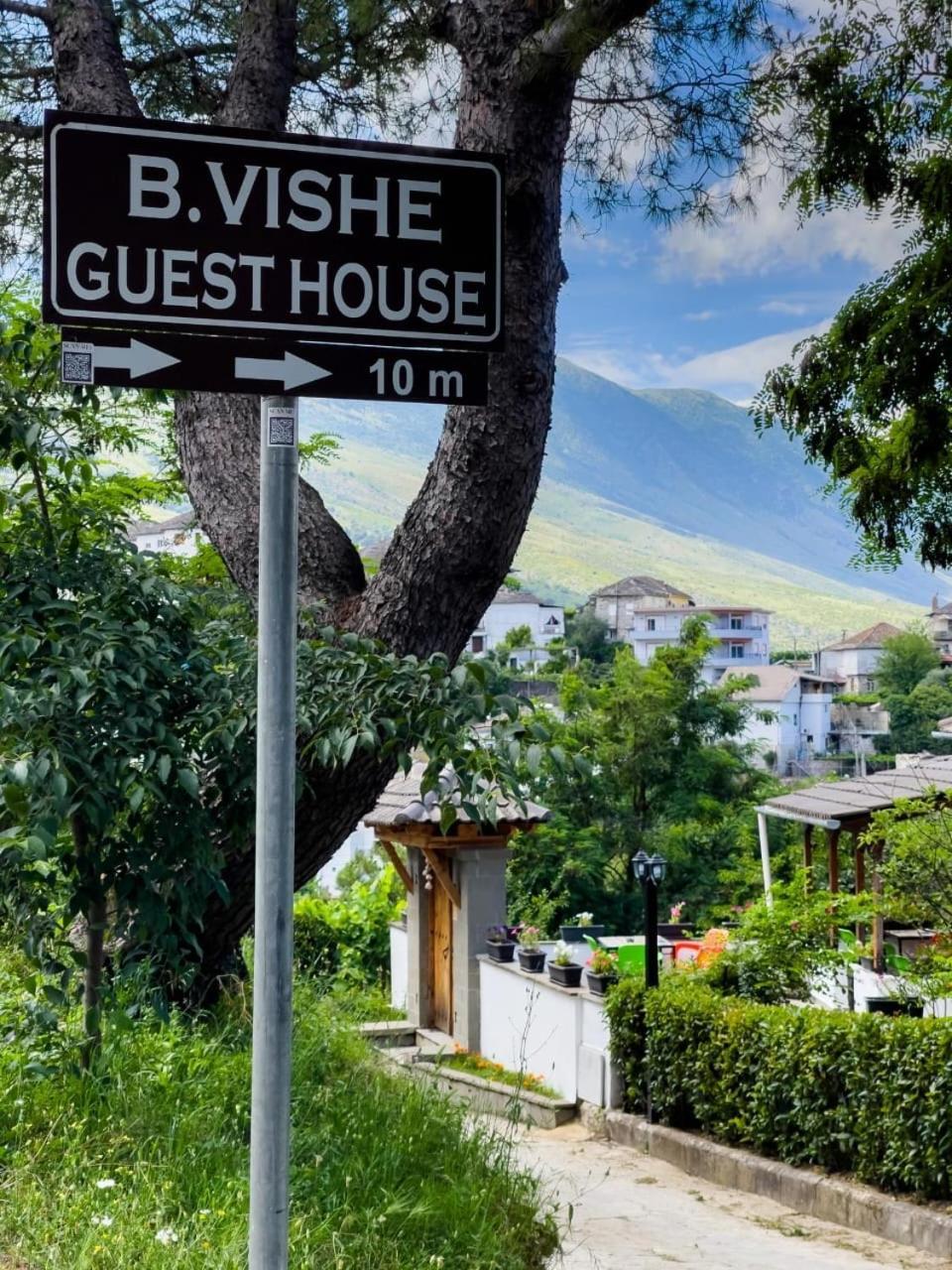 B Vishe Guest House Gjirokaster Bagian luar foto